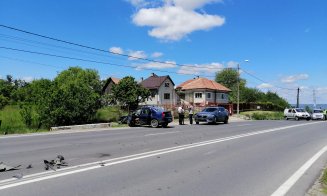 Accident cu trei mașini pe Calea Turzii. Două persoane au rămas încarcerate