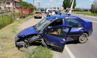 Accident cu trei mașini pe Calea Turzii. Două persoane au rămas încarcerate