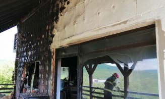 Incendiu la o casă din Cluj. Terasa și termoizolația, făcute scrum/ De la ce a pornit focul