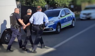Traficant de droguri din Cluj-Napoca, săltat de polițiști în plină stradă. A încercat să scape