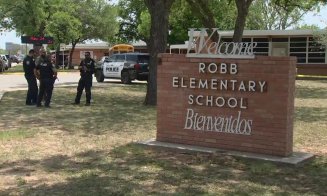 Atacatorul din Texas ar fi stat în școală aproape o oră înainte să fie ucis: "Poliţia nu făcea nimic"