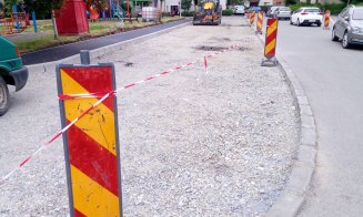 Asfalt pe repede înainte în Mănăştur pe aleile dintre blocuri, iar în locul garajelor demolate "răsar" locuri de parcare