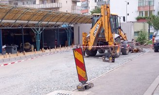 Asfalt pe repede înainte în Mănăştur pe aleile dintre blocuri, iar în locul garajelor demolate "răsar" locuri de parcare