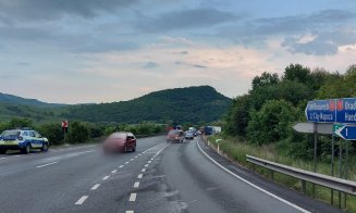ACCIDENT în Cluj: Șoferul unui TIR a pierdut controlul volanului și a intrat în parapeții de beton