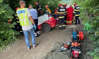 ACCIDENT grav în Floreşti: A intervenit descarcerarea după ce 5 tineri au ajuns cu maşina în șanțul pentru colectarea apelor pluviale