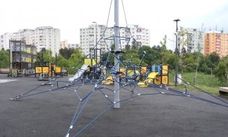 IMAGINI NOI cu baza sportivă „La terenuri”. "Foarte frumos! Păcat că au şi început desenele cu grafiti"