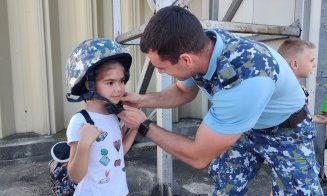Copii de grădiniță, călare pe rachete la baza militară de la Câmpia Turzii