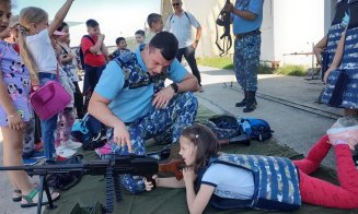 Copii de grădiniță, călare pe rachete la baza militară de la Câmpia Turzii