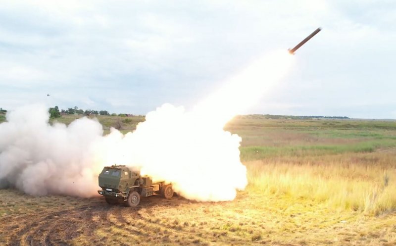 Primele exerciții cu sistemul american de rachete HIMARS din dotarea Armatei României