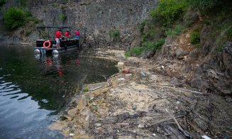 Așa da! Zeci de voluntari au curățat lacul Tarnița / S-au strâns tone de saci cu gunoaie