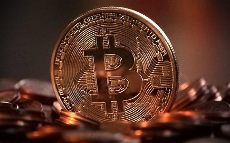 Bitcoin în cădere liberă. Costă sub 20.000 de dolari