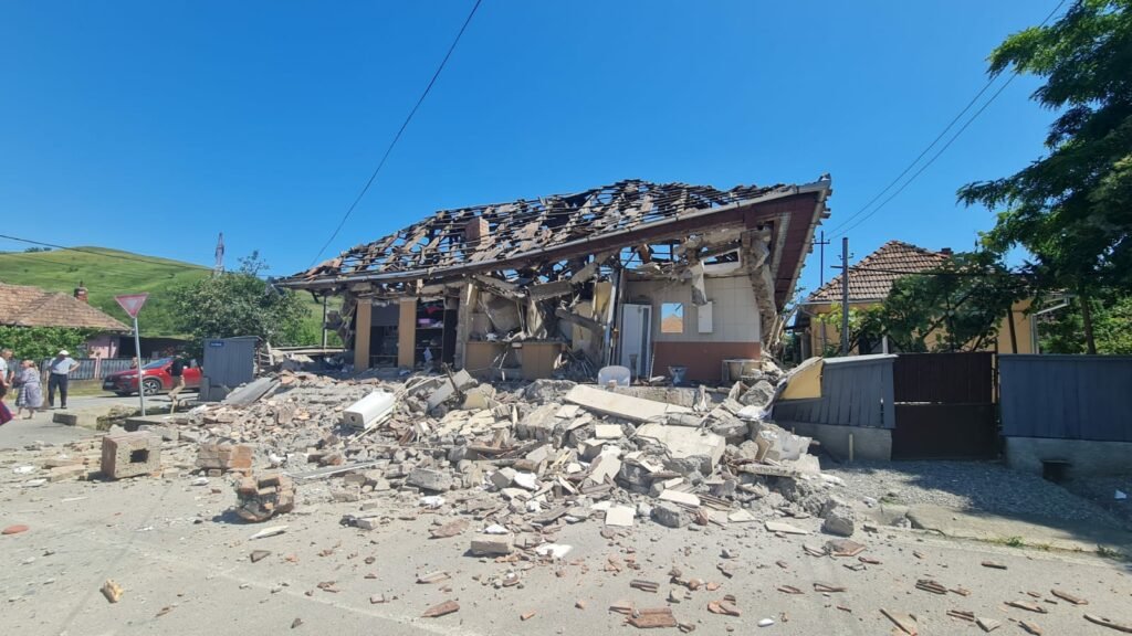 EXPLOZIE la o casă din Apahida. Doi soți au ajuns la spitaj după ce au ars pe jumătate