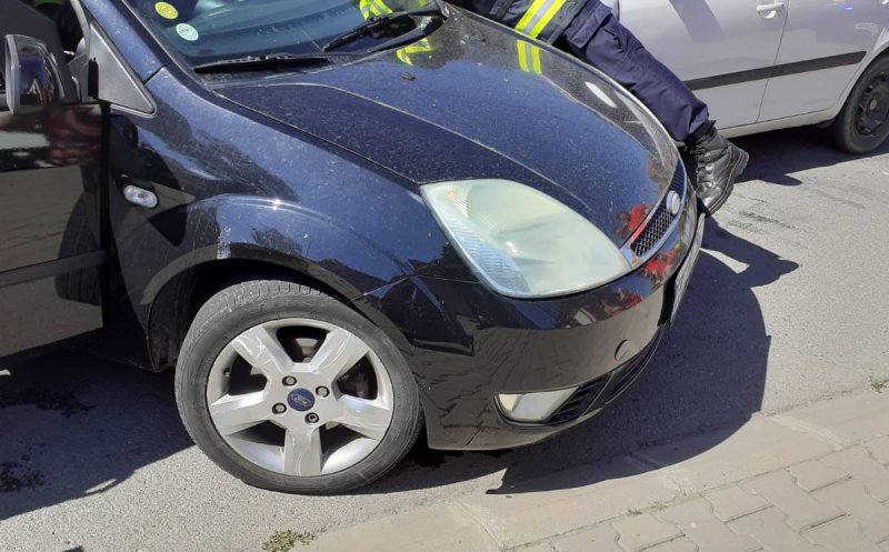 Cluj: Impact între două mașini. O femeie a rămas încarcerată