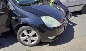 Cluj: Impact între două mașini. O femeie a rămas încarcerată