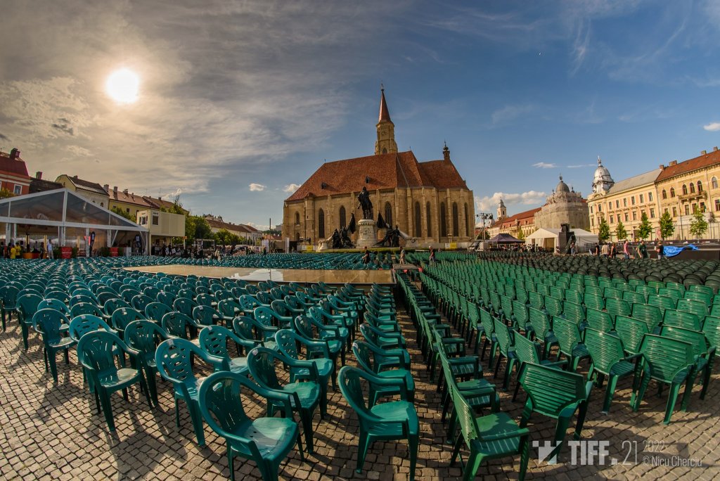 Modificări în programul TIFF. Din cauza vântului puternic, două proiecții outdoor de astăzi se reprogramează. VEZI unde și când