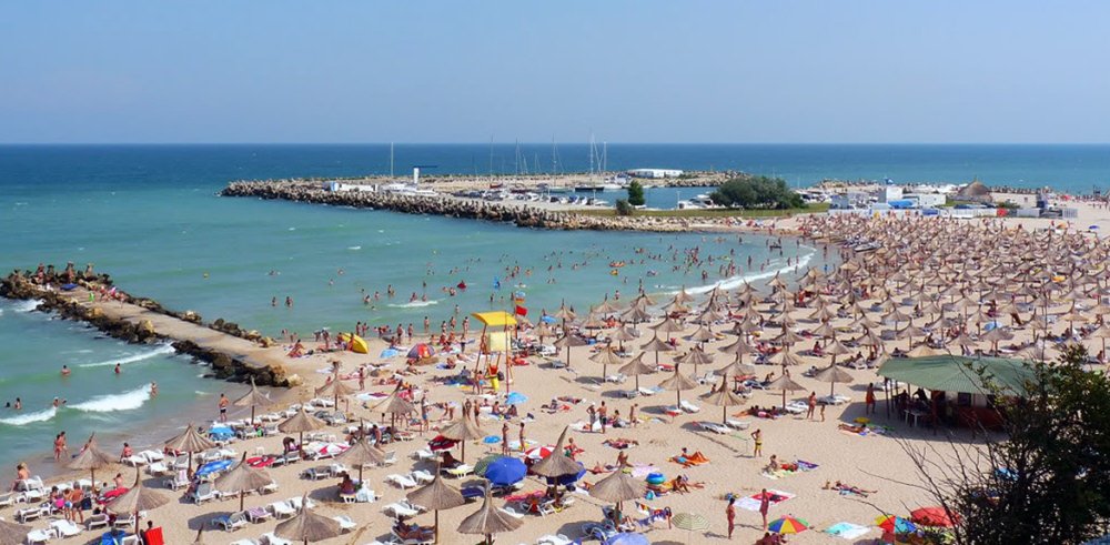 La 50 de km de graniţa României cad bombe. NU este pericol de RĂZBOI pe litoralul românesc, transmite ministrul Apărării