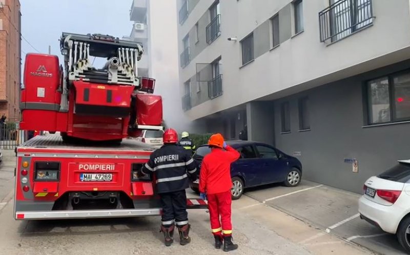 Incendiul de pe strada Moisil s-a lăsat cu cătușe. Proprietarul a dat foc apartamentului și a ieșit în stradă să arunce cu pietre