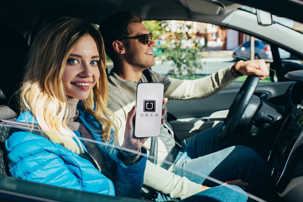 Un start-up de rezervări din Cluj intră în parteneriat cu Uber pentru a oferi prețuri preferențiale