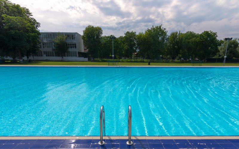 Vine canicula, baie la Ștrandul Clujana! VEZI prețurile