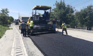 Se asfaltează un nou drum județean din Cluj. Cât mai durează lucrările