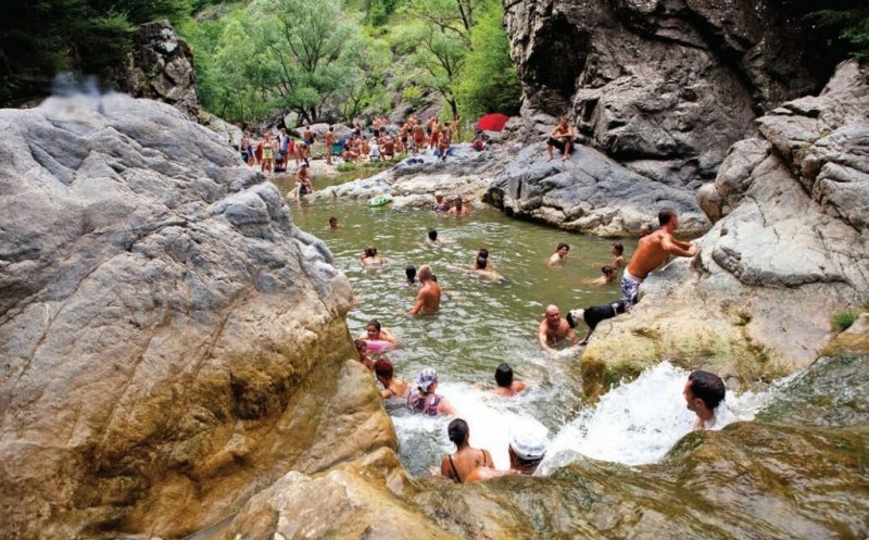 Jacuzzi-ul natural din Cluj. E la munte, dar accesibil cu mașina