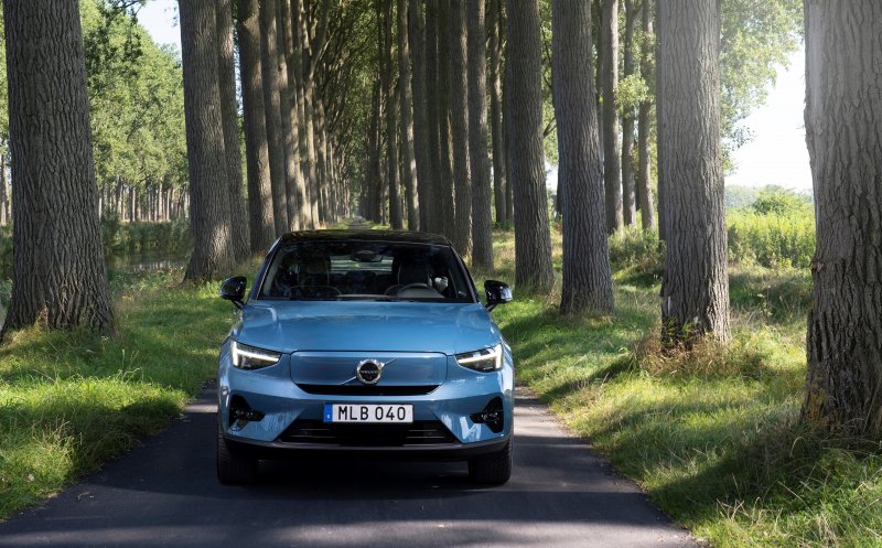 Autoworld plantează 5 copaci pentru fiecare test-drive realizat cu un Volvo Recharge, prin proiectul #RechargeTheCity