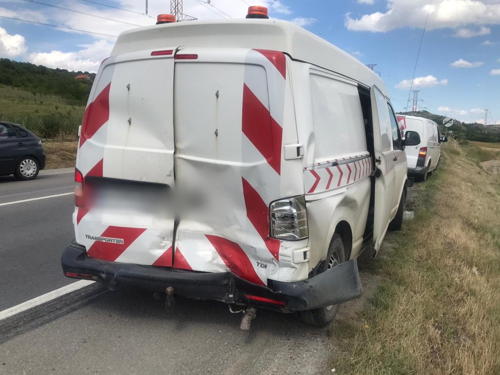 Trei autoutilitare, accident în lanț pe centura Apahida