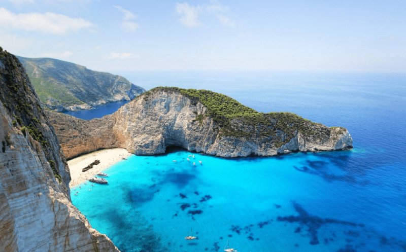 Reguli noi în Grecia pentru turiștii care au COVID