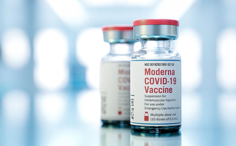 Moderna  pregătește pentru la toamnă două vaccinuri împotriva noilor variante de Omicron