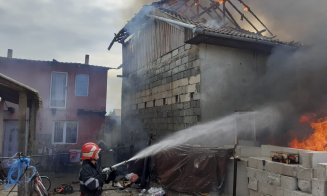 Incendiu serios în Gilău. Mai multe locuințe au luat foc / Pompierii intervin cu patru autospeciale