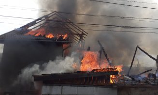 Incendiu serios în Gilău. Mai multe locuințe au luat foc / Pompierii intervin cu patru autospeciale