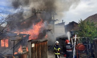 Incendiu serios în Gilău. Mai multe locuințe au luat foc / Pompierii intervin cu patru autospeciale