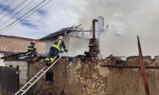 Incendiu serios în Gilău. Mai multe locuințe au luat foc / Pompierii intervin cu patru autospeciale