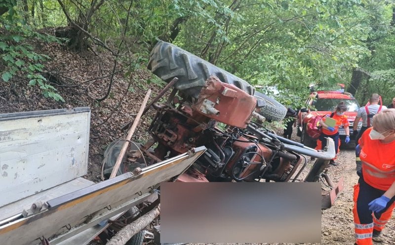ACCIDENT în Cluj: A MURIT prins sub tractor în timp ce se întorcea de la pădure