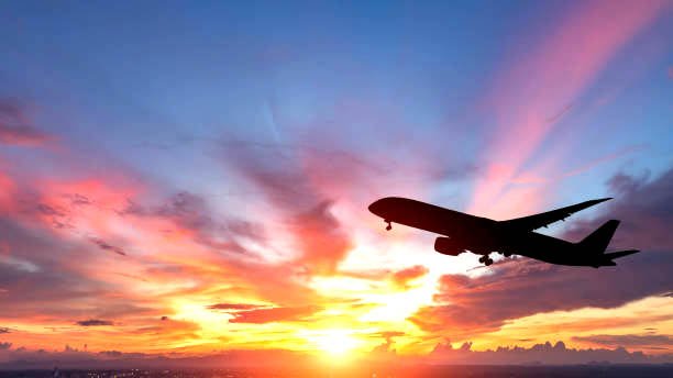 Companie aeriană low-cost amendată cu 2 milioane de euro de Protecția Consumatorilor