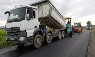 Un nou drum județean din Cluj se asfaltează. Face legătura cu Bistrița-Năsăud