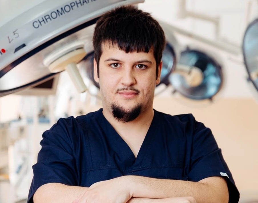 Medicul rezident din Cluj, acuzat de agresiune sexuală împotriva unui minor de 12 ani, rămâne după gratii. Tribunalul i-a respins contestația la arestul preventiv