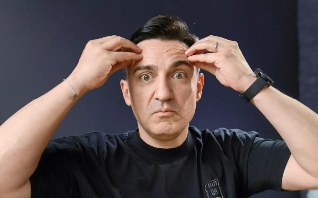 BCR a reziliat contractul cu George Buhnici, după ce acesta a spus că merge la mare să vadă piele și nu femei cu vergeturi