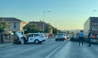 Accident cu 6 mașini în Florești. Traficul, blocat zeci de minute/ Unul dintre șoferi, transportat la spital