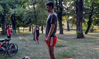 Poftiţi la yoga în Parcul Central din Cluj-Napoca! Adi Dohotaru: "Am stat și eu cu capu-n jos. Mișto relaxare"