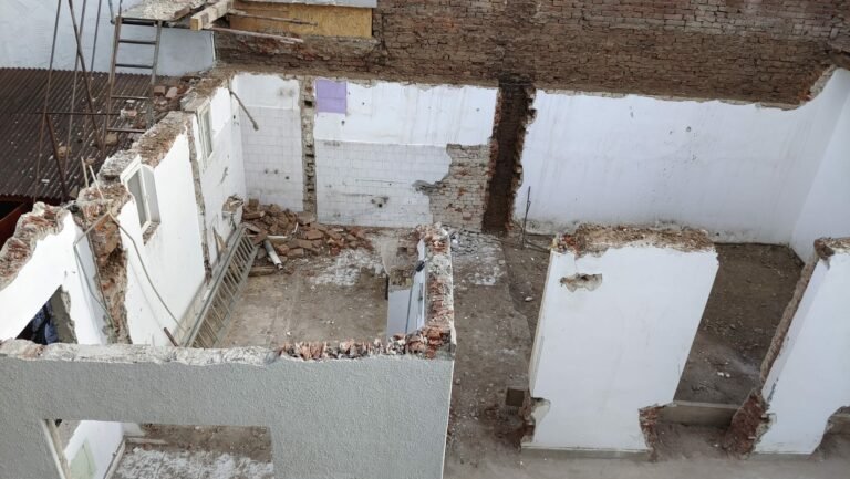 Se întâmplă la Cluj-Napoca! Un consilier din Primărie își reface casa pe autorizație de ”funcționalizare a podului”