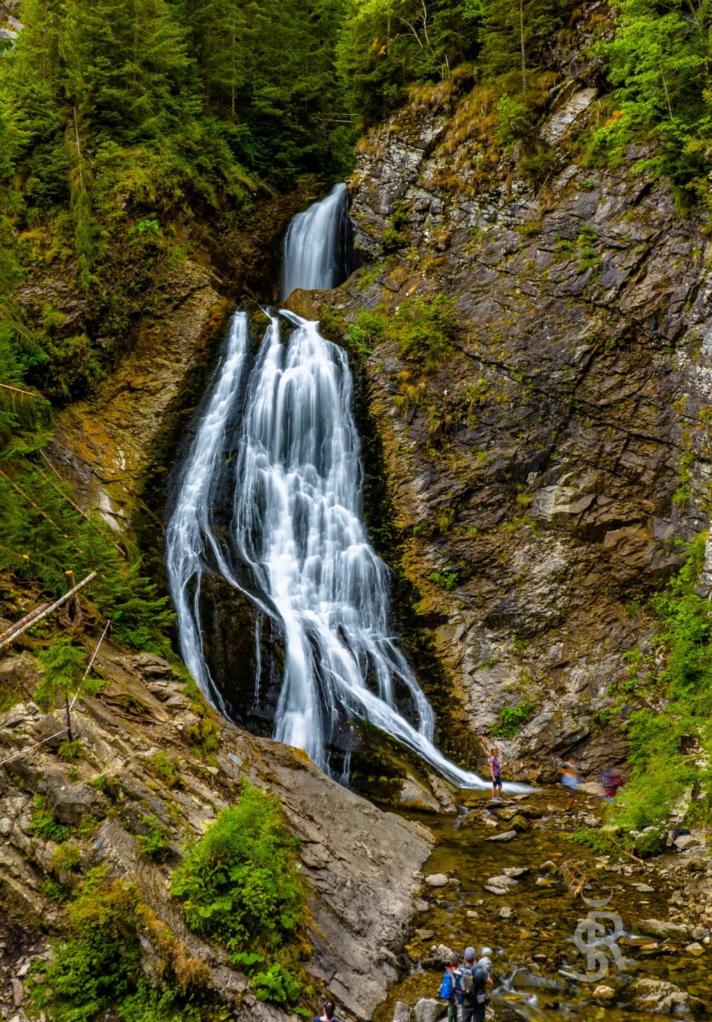 Cascada Vălul Miresei, în toată splendoarea sa. Imagini din dronă cu perla din Munții Apuseni