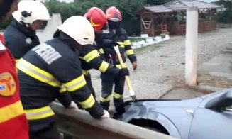 A intervenit DESCARCERAREA la un accident produs în această dimineață. Doi minori și un adult, la spital