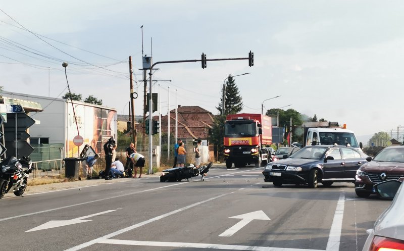 Accident GRAV cu motociclist în Jucu. IMAGINI cu momentul impactului/ Șofeul era BĂUT