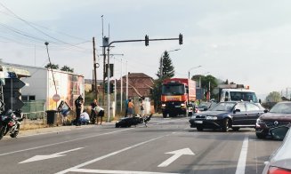 Accident GRAV cu motociclist în Jucu. IMAGINI cu momentul impactului/ Șofeul era BĂUT