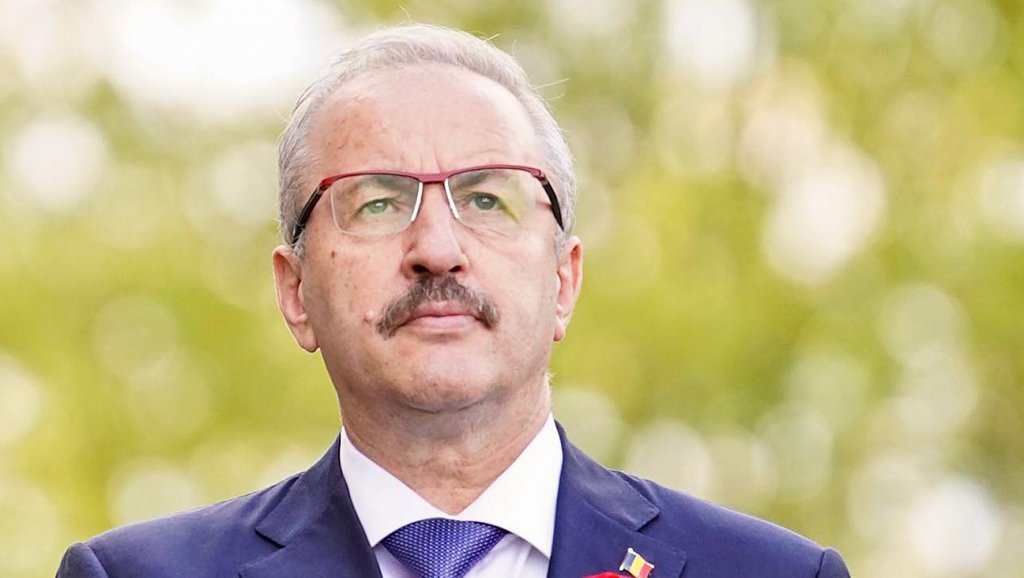 Va fi schimbat din funcție ministrul PSD al Apărării, Vasile Dîncu? Greşelile care l-ar putea costa