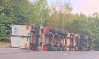 Accident cu două TIR-uri pe Cluj-Oradea. Unul s-a răsturnat/Trafic blocat