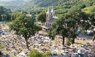 Mii de credincioşi participă la pelerinajul de la Mănăstirea Nicula