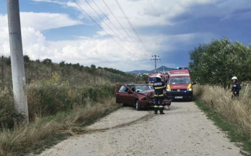 Un adolescent de 16 ani s-a urcat drogat la volan şi a provocat un accident cu patru răniţi