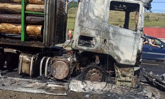 Incendiu pe Cluj - Turda. A luat foc un camion încărcat cu lemne